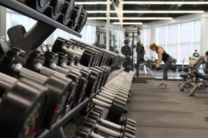 Trening siłowy a poprawa samopoczucia – jak wpływa na nasze emocje?
