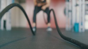 Jak trenować z TRX na siłowni?